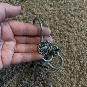 Flower shaped shower curtain hangers